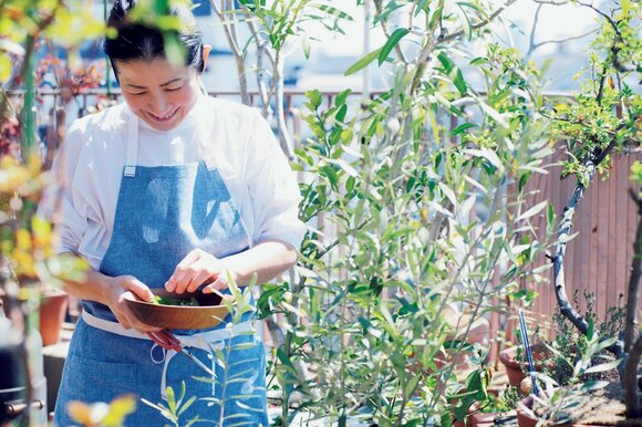 女性ハーブの中