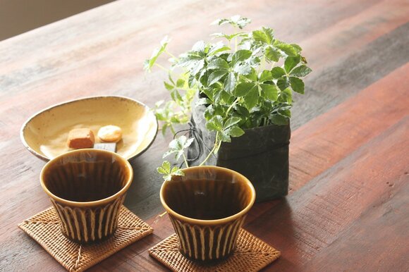 障子でできている鉢カバー