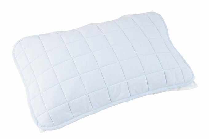 「ひんやり まくらパッド」(ライトブルー 43×63㎝ ¥1290)