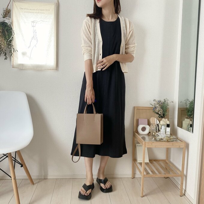 カーディガン合わせでリラックスムード