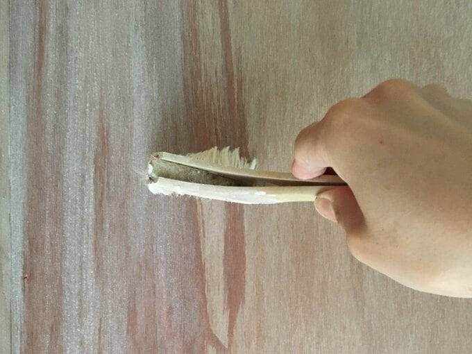 下地調整材を二度塗りする