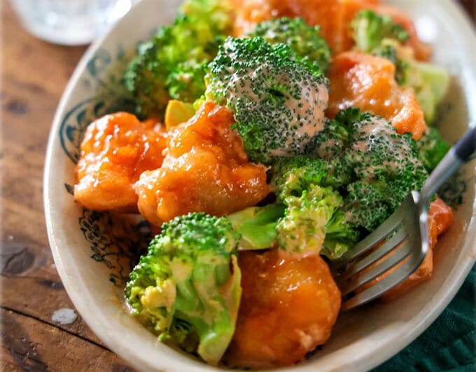 鶏むね肉とブロッコリーのオーロラソースあえ