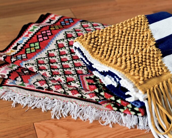 薄くたためるラグ