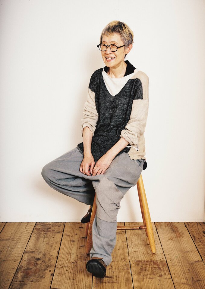 パンツスタイルの坂田さん