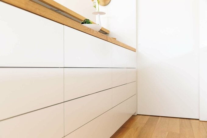 取っ手のないシンプルで美しい収納