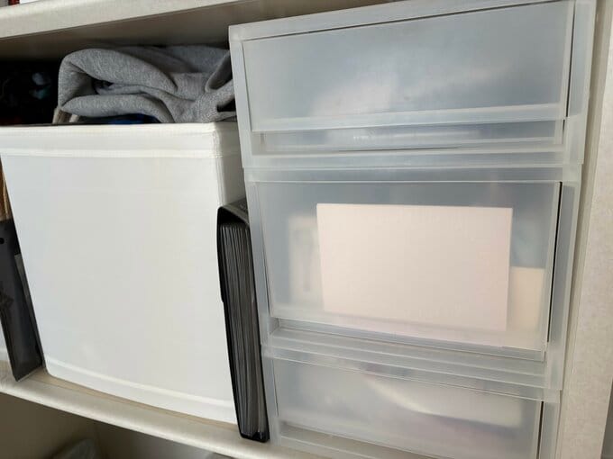 壁紙シートをはる前の透明ケースです