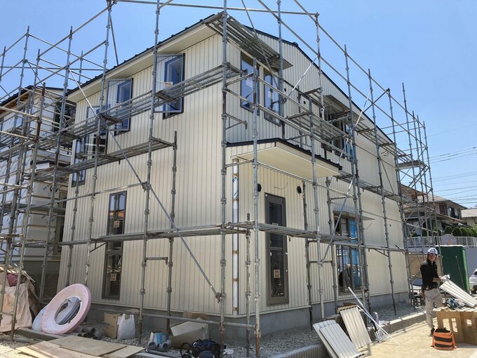 メンテナンス工事中の家