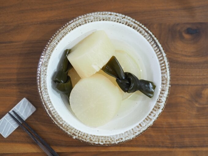 昆布だしでつくるしみしみ大根