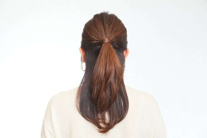 ハーフアップの後ろ姿