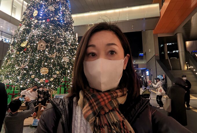 イルミネーションと女性