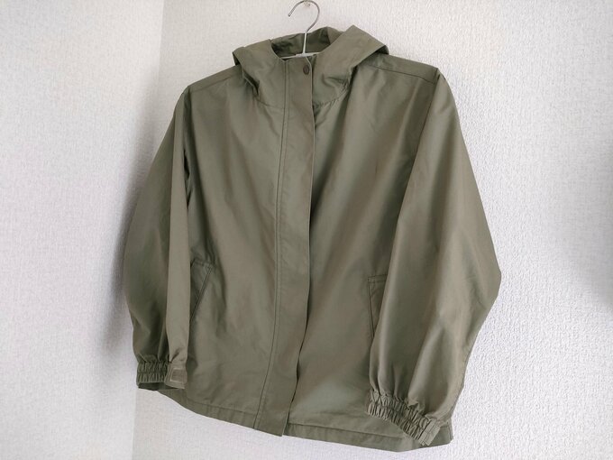 以前無印良品で買った、撥水加工つきのフードジャケット