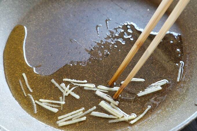 フライパンにショウガ