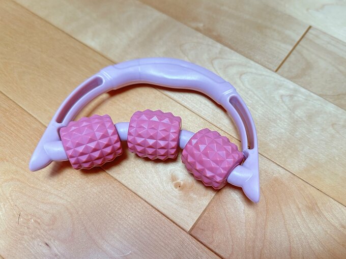 セリア「スッキリハンドローラー 腕脚用」