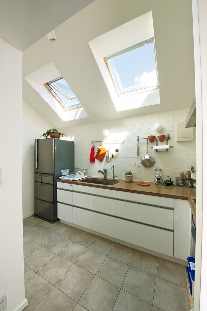 日本ベルックス「VS電動タイプブラインド付き+VELUX ACTIVE」