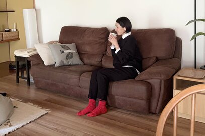 リビングは造り付け収納なしでも「散らからない」。5人暮らし・置きっぱなしを防ぐコツ4つ