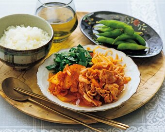 豚キムチ煮込み、ゆで枝豆の山椒仕立て。週末にぴったりなやせ献立