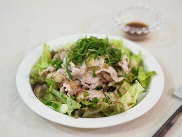 暑い日に食べたい「冷しゃぶサラダ」レシピ。ポン酢＆ショウガのさっぱり味に箸が止まらない