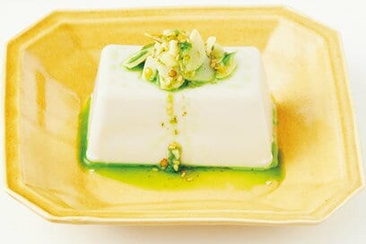 カルディの「神調味料」3選。料理に飽きた日の救世主、ニンニクラー油で即・味変