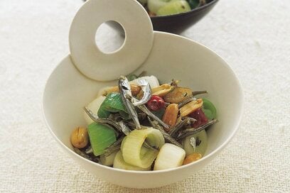 冷めてもおいしい「長ネギのピリ辛炒め」。お弁当にもおつまみにも最高！／大庭英子さんの旬レシピ