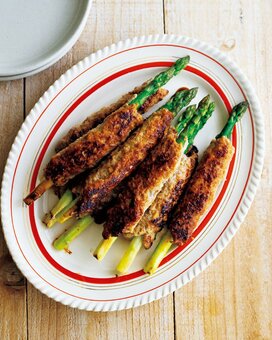 アスパラのつくね巻き。ショウガとみその風味が食欲をそそる