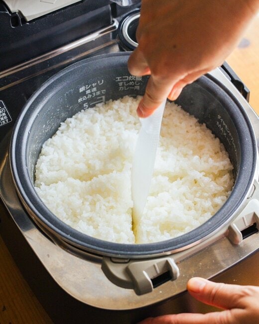 炊き上がりは十字に切る