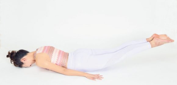 両脚をそろえてあげる