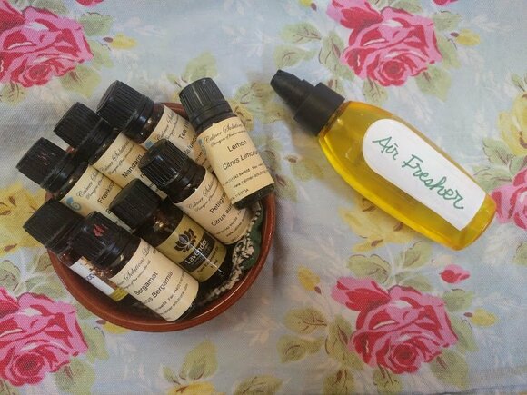 毎回違うエッセンシャルオイルで作るアロマスプレーは秘かな楽しみ