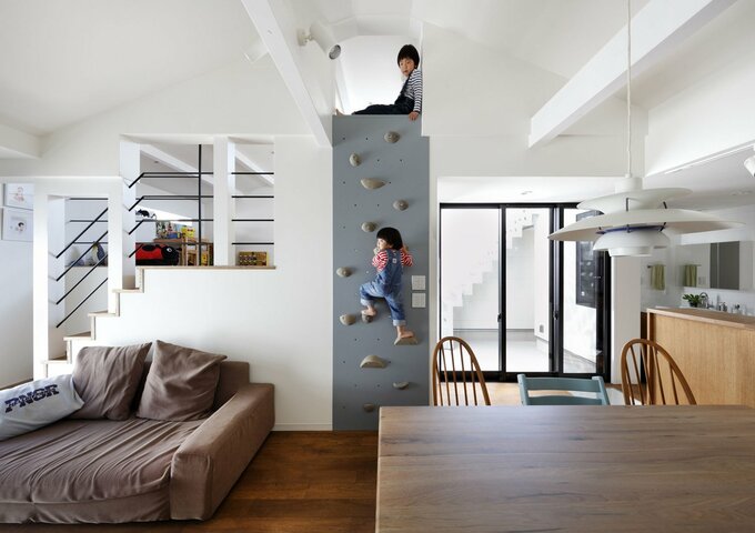 真上から落ちてくる光と風を、室内に届ける