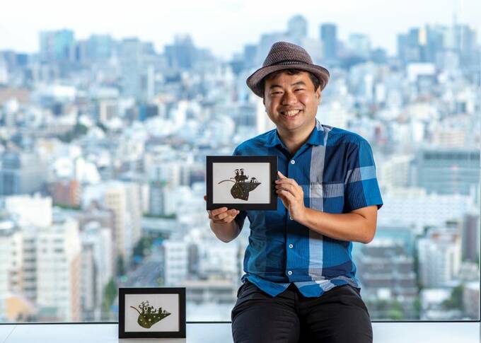 微笑む男性