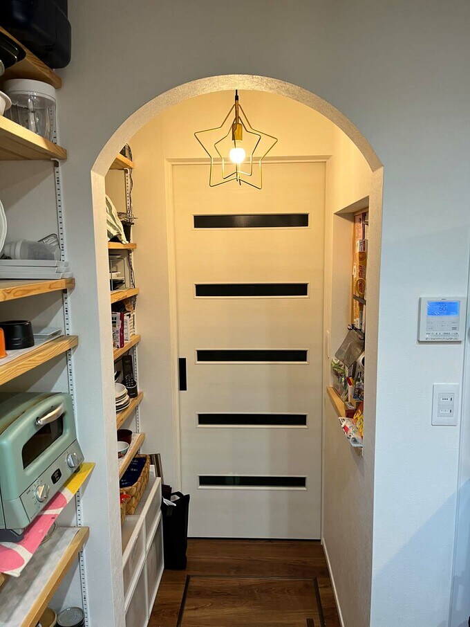 キッチンから見たパントリー