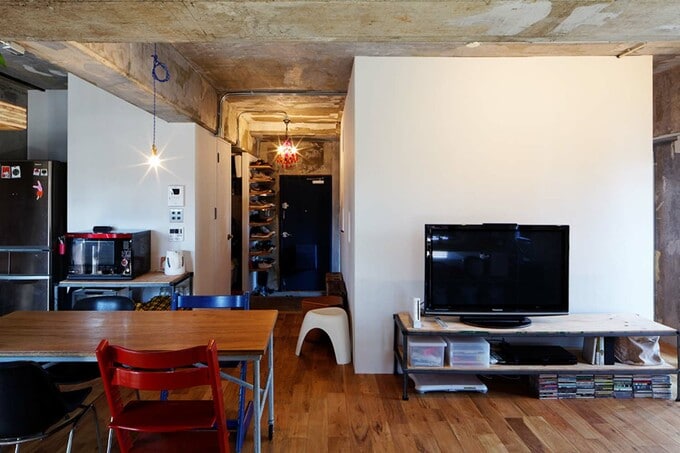 LDKから玄関を見た様子