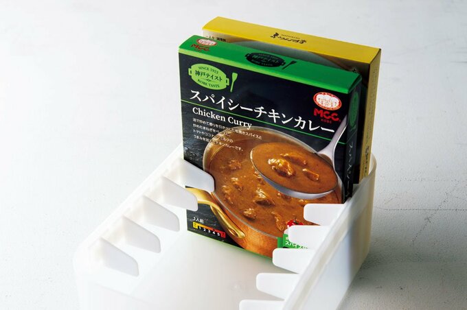 レトルトスタンドにレトルトカレー