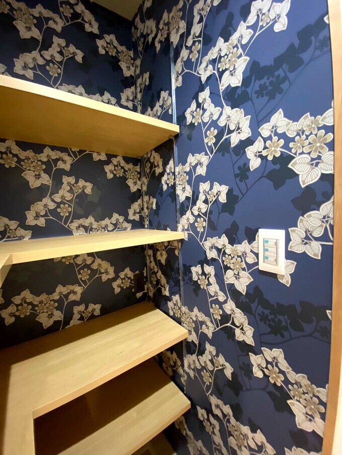 パントリーの中の壁紙