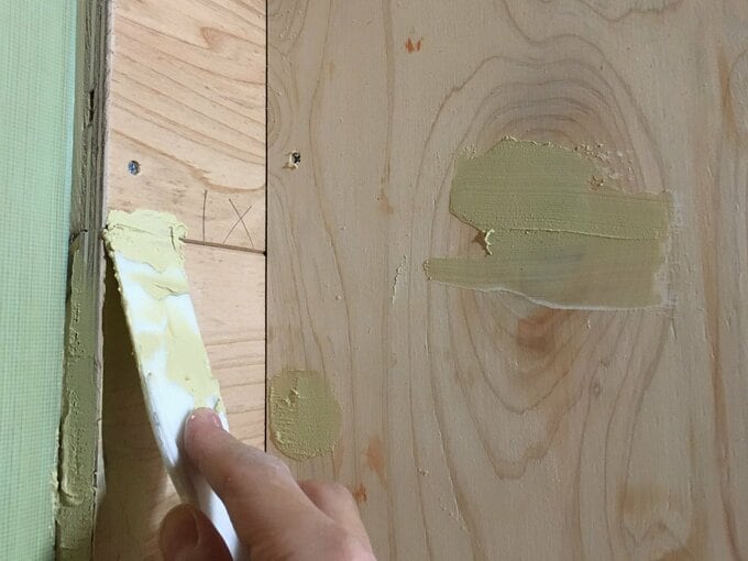 パテによる隙間埋め