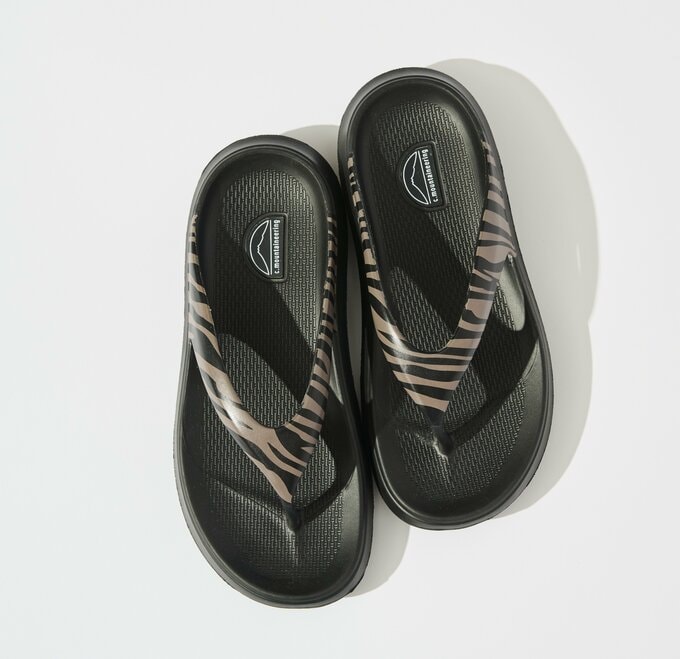 ラバートングサンダル