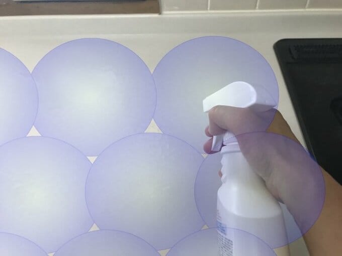 なるべく隙間なくスプレーする