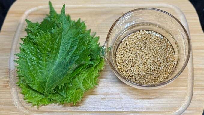 青ジソとAの食材を混ぜ合わせたもの