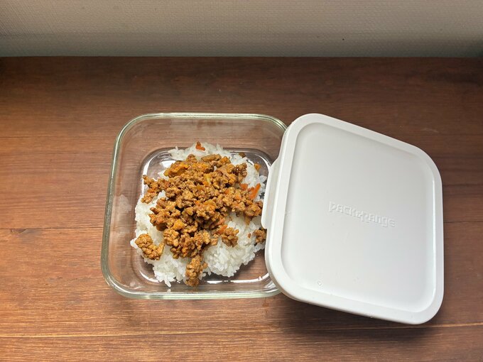 ご飯の上にのせたもの