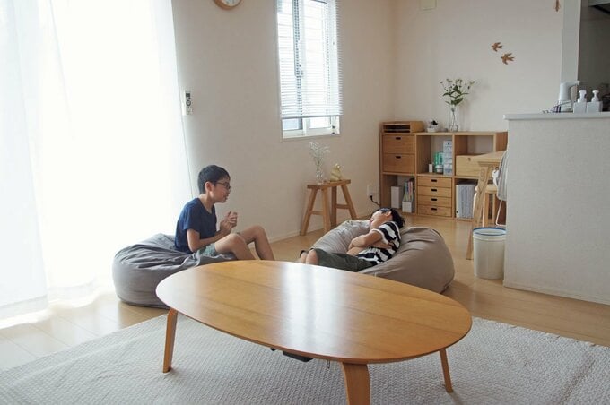 リビングに子ども2人