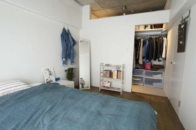 シンプルな寝室