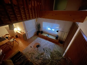 大型テレビをやめて、超短焦点プロジェクターの生活に。リビングが広々気持ちいい