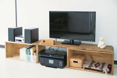 あき箱がテレビ台に！家の中で捨てずにすんだ意外なもの