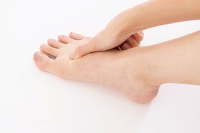 生理痛やPMS、ホットフラッシュ…「女性のつらい不調」を整える脚のツボ2つ