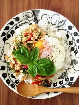 ささっとつくれて夏にぴったり！鶏胸肉でつくる、節約ヘルシーガパオ