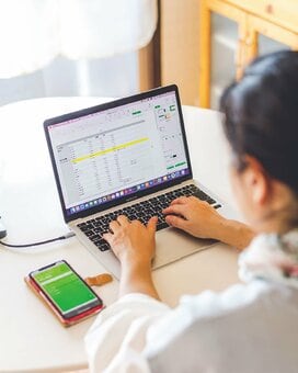 54歳、小さな団地で豊かに暮らす。「月12万円」の予算内でもケチらないもの