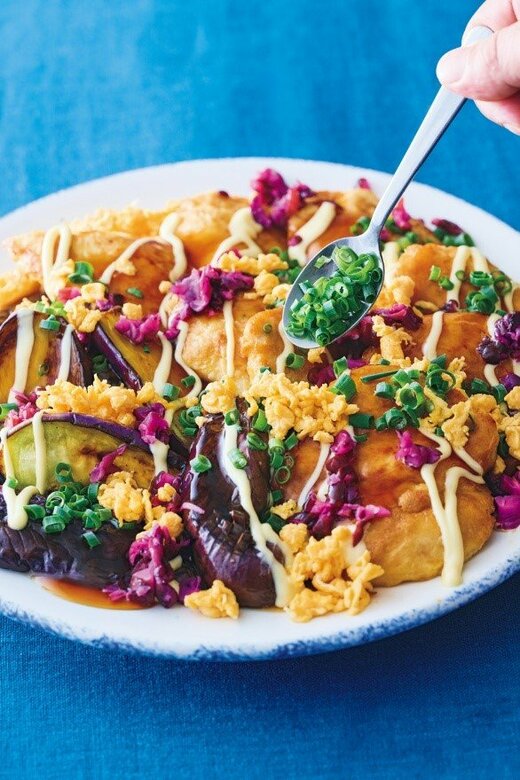 皿に盛られたナス入り焼きチキン南蛮