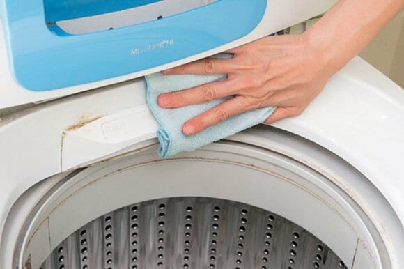 洗濯を終えたら、洗濯槽をクロスでひとふき