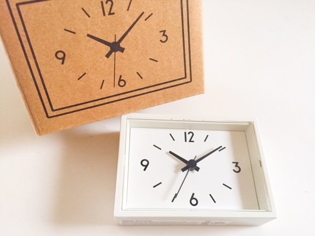 無印良品の「駅の時計・ミニ」は、家であちこち移動させて使うと便利 