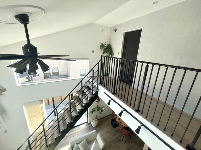 階段を昇った先にある主寝室