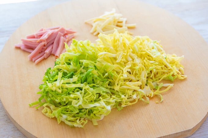 キャベツを刻む